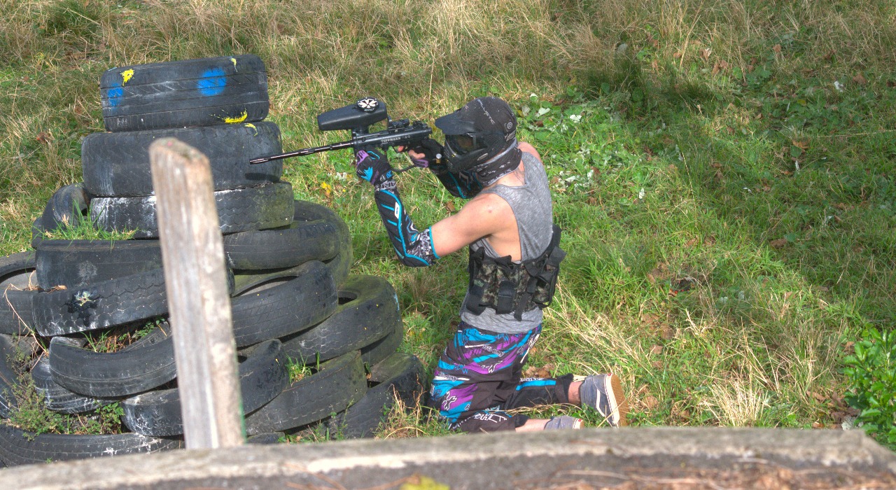 Paintball team between rounds